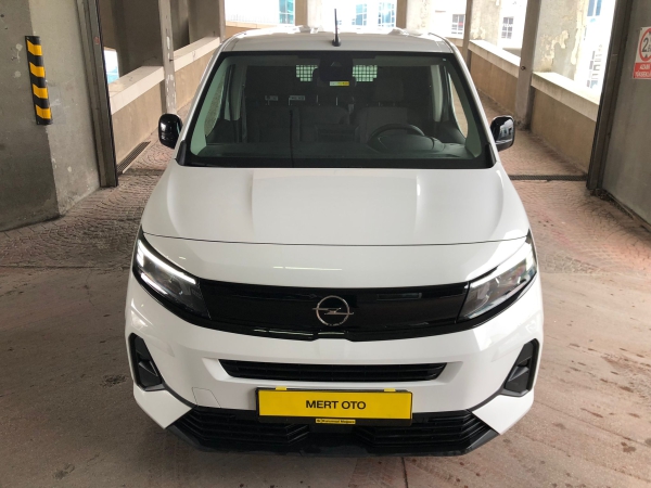 2025 Opel Combo 1.5d Cargo Çi̇ft Sürgü Otomati̇k Temi̇z Bakımlı