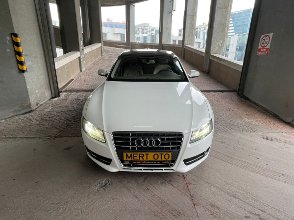 2011 Audi̇ A5 2.0tdi̇ 143 Bg Deri̇.Snrf.Otomati̇k Temi̇z Bakımlı