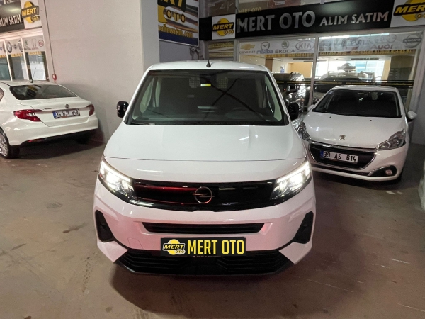 2025 Opel Combo Cargo 1.4 Ultm.Çft Sürgü Temi̇z Bakımlı