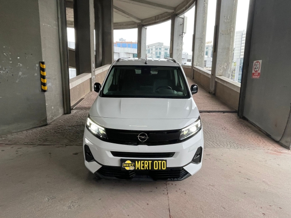 2025 Opel Combo 1.5 Edt.12.000km Otomtk Temi̇z Bakımlı