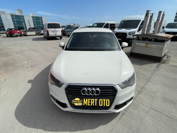 2013 Audi̇ A1 1.6 Tdi̇ Amb.Otomati̇k Temi̇z Bakımlı 