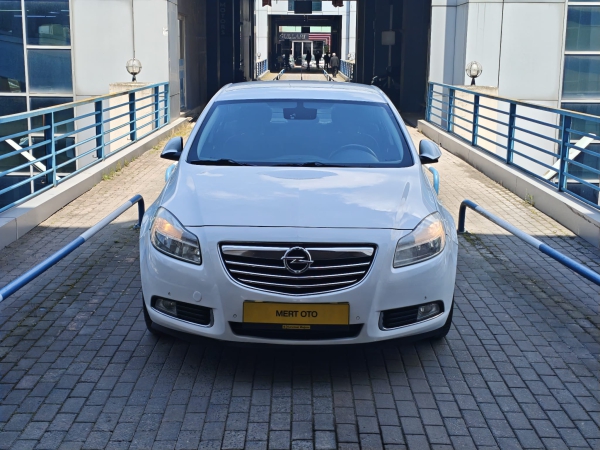 2013 Opel İ̇nsi̇gni̇a 2.0 Edt.Otomati̇k.Temi̇z Bakımlı